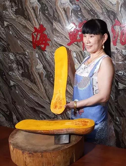 種南瓜竟然種出“麻煩”了，瓜販搶購，電視臺記者也趕來了